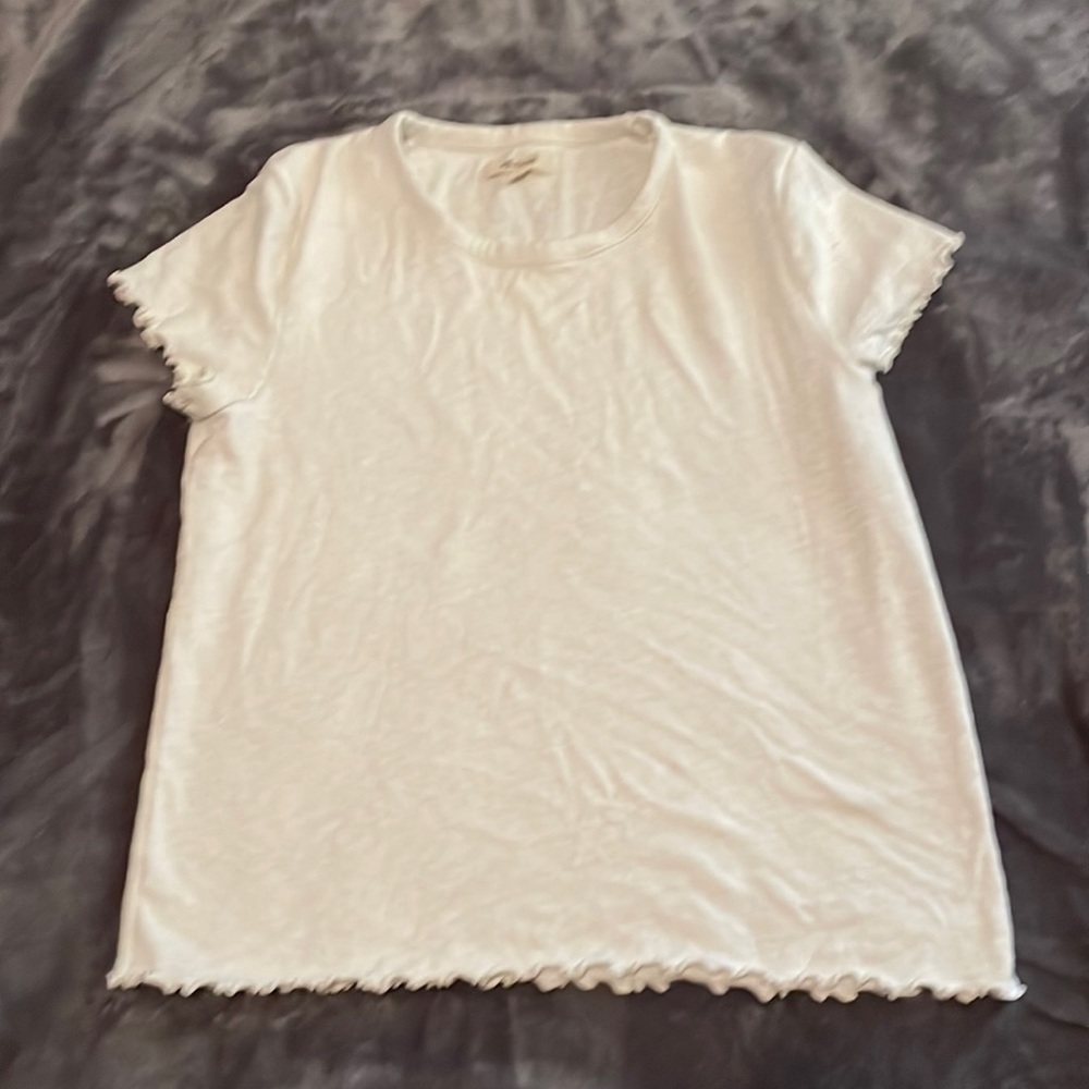 White lettuce hem tshirt